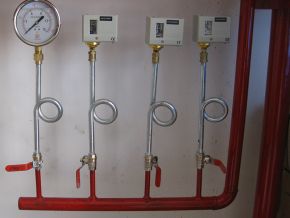 Pressure Gauges, Relay