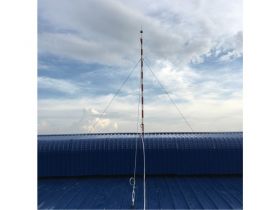 Hệ thống cáp thu sét đi trên mái nhà